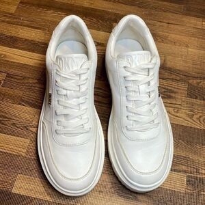 Dkny women’s white platform sneakers. Size 9.